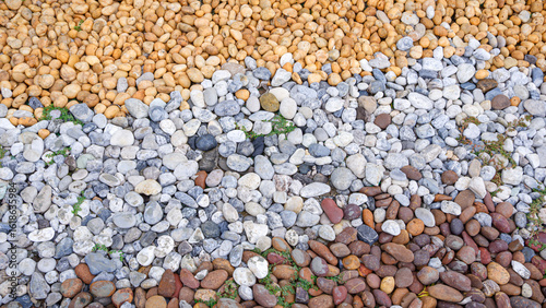 Φωτογραφία Pebble stone garden floor decoration background, Multicolor river pebblestone pa