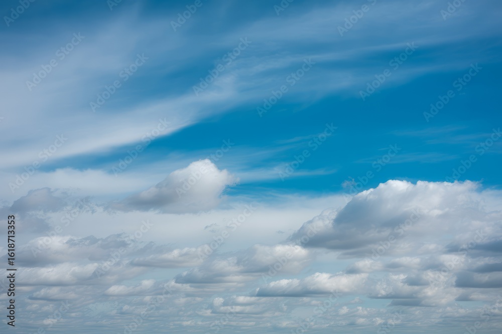 Obraz premium Blue sky with white clouds cumulus