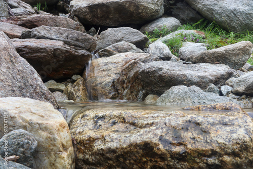 Εκτύπωση καμβά rocks with rivulet