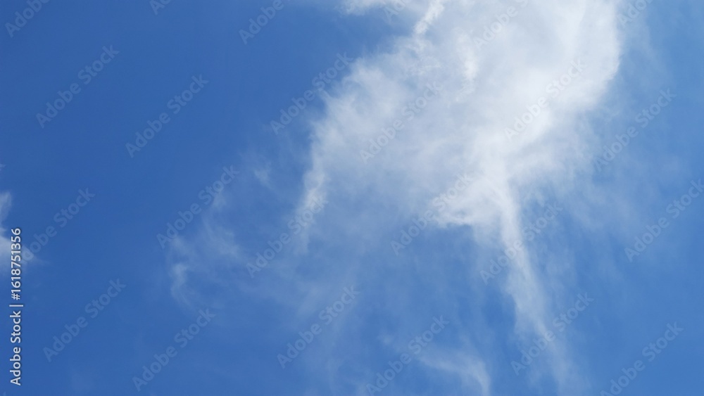 Obraz premium Soft blue sky with light clouds