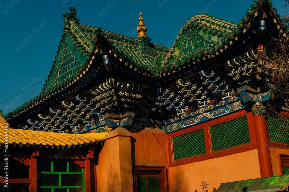 Obraz premium The Gandantegchinlen or Gandan Monastery is a Chinese style Tibetan Buddhist monastery in the Mongolian capital of Ulaanbaatar