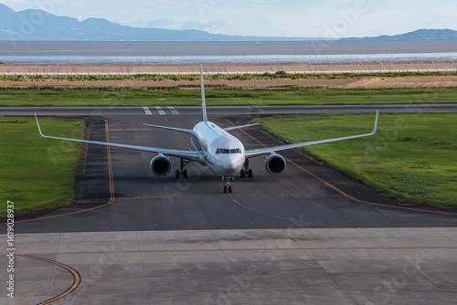 Papier peint Golden Hour At Saga Airport In Summer