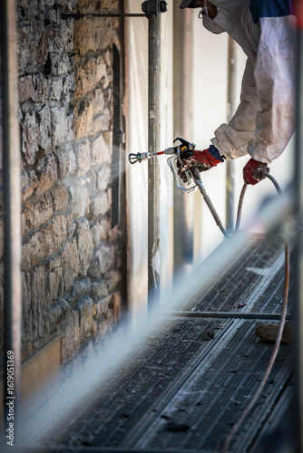 Auftrag von Nanodämmung Transparent auf Naturstein