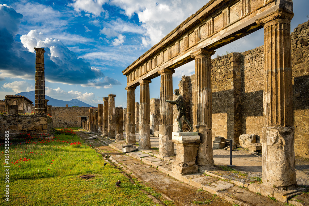 Fototapeta premium Discovering Pompeii's Spring Beauty