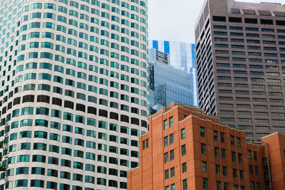 Obraz premium A cluster of high-rise buildings showcasing diverse architectural styles and materials in an urban skyline, Boston South station district