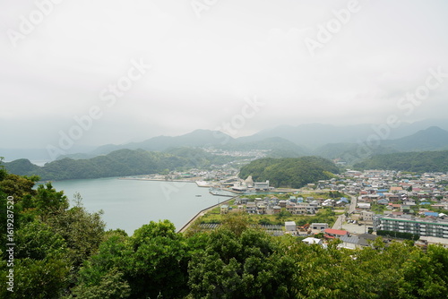 Fototapeta Naklejka Na Ścianę i Meble -  山の上から見る漁村