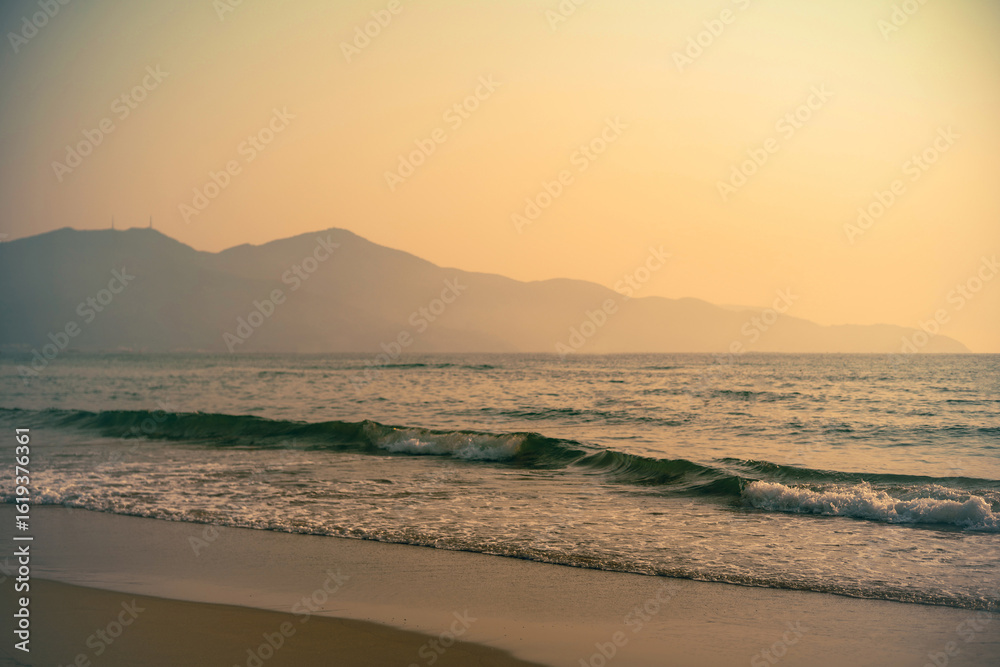 Fototapeta premium beautiful view of sunset on the beach, ocean waves