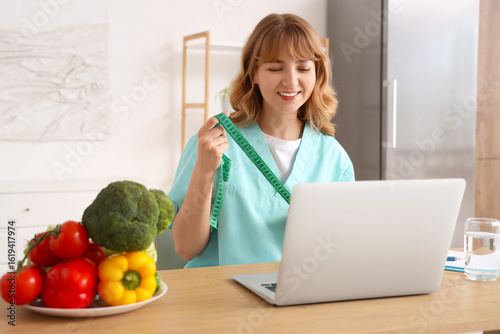 Female nutritionist with ta...