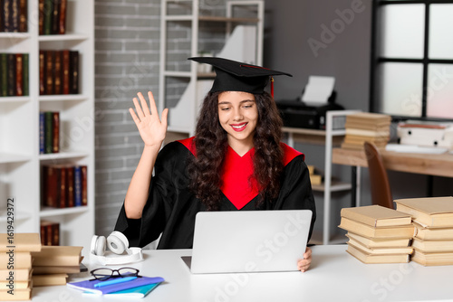 Female graduating student u...