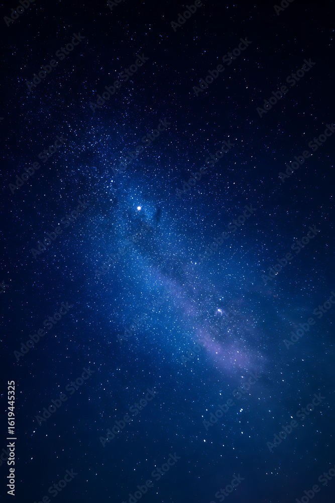 Fototapeta premium Vertical Shaft Of Starry Night, Wonder And Inspiration Minimalist