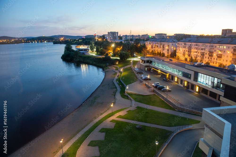 Obraz premium Picturesque summer view of the embankment of the city of Nizhny Tagil. Russia