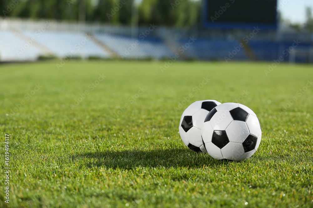Obraz premium Soccer balls on green stadium grass