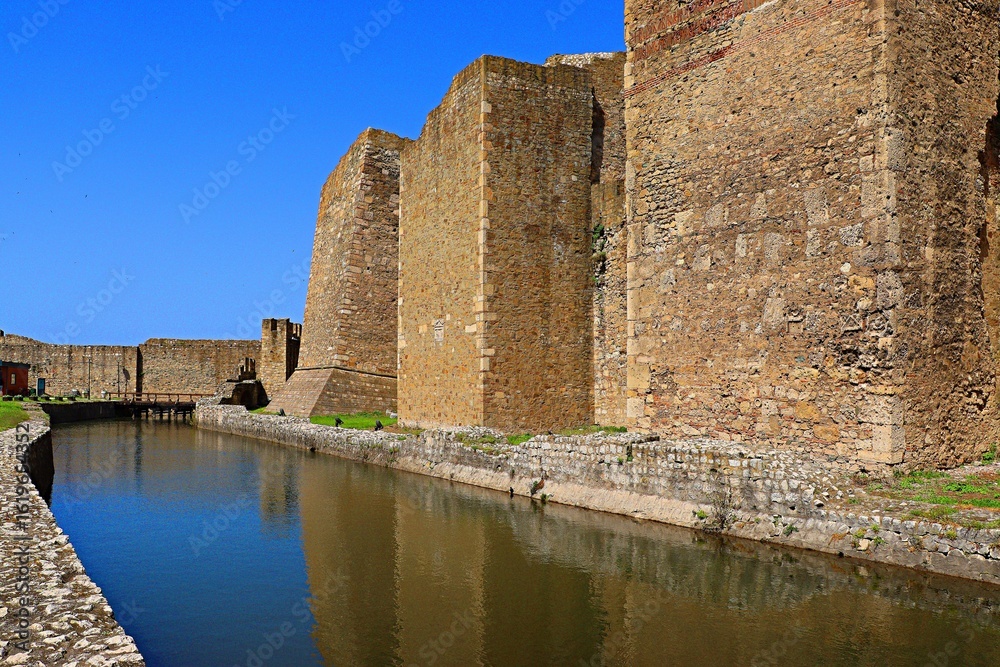 Obraz premium Fortress walls and towers of Smederevo Fortress in Serbia