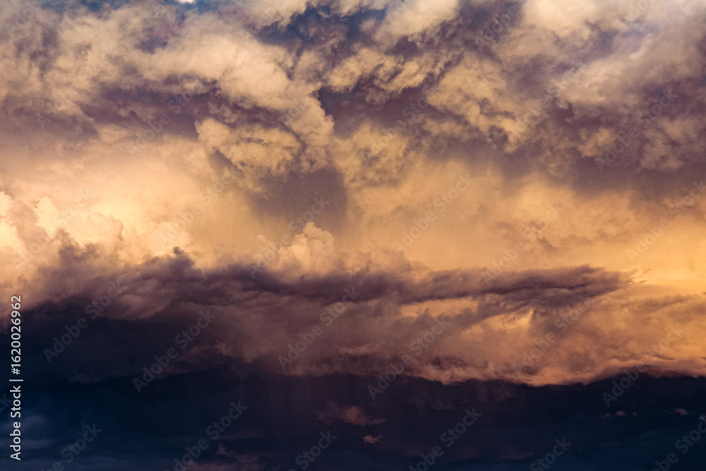 Obraz premium storm clouds over the city