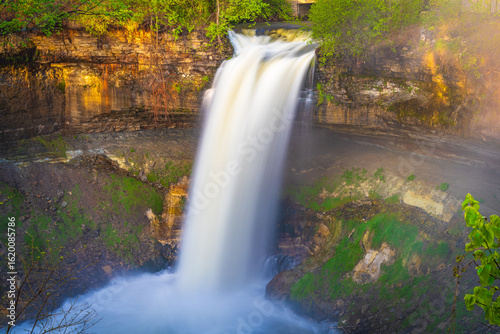 Fototapeta Naklejka Na Ścianę i Meble -  Minnehaha Falls in Minneapolis, Minnesota, USA