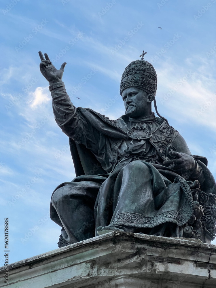 Fototapeta premium Statua di Papa Paolo V Camillo Borghese a Rimini