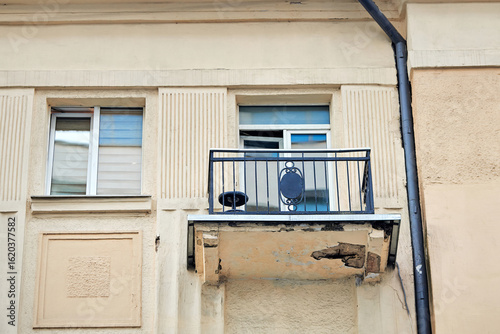 Εκτύπωση καμβά Deteriorating balcony with cracked concrete underside, damage on old building facade, hazard and requiring urgent repair and maintenance
