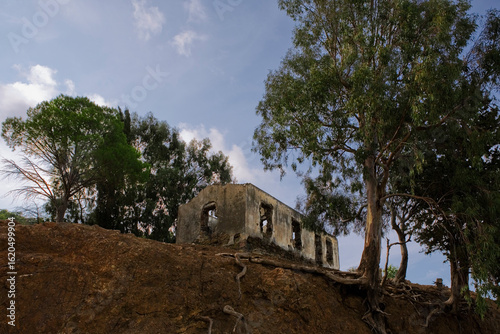Obraz na plátně Ruined house in Alévga, an ex-Turkish village in Greek Cyprus, evacuated in 1964