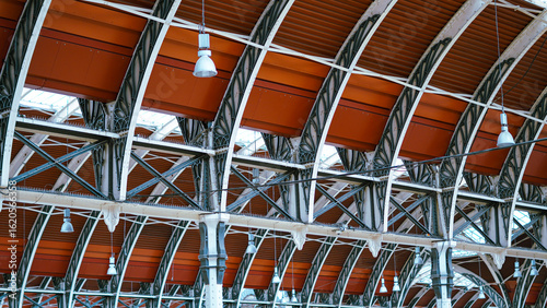 Canvas Print Historic London railway station roof with iron beams, cultural landmark