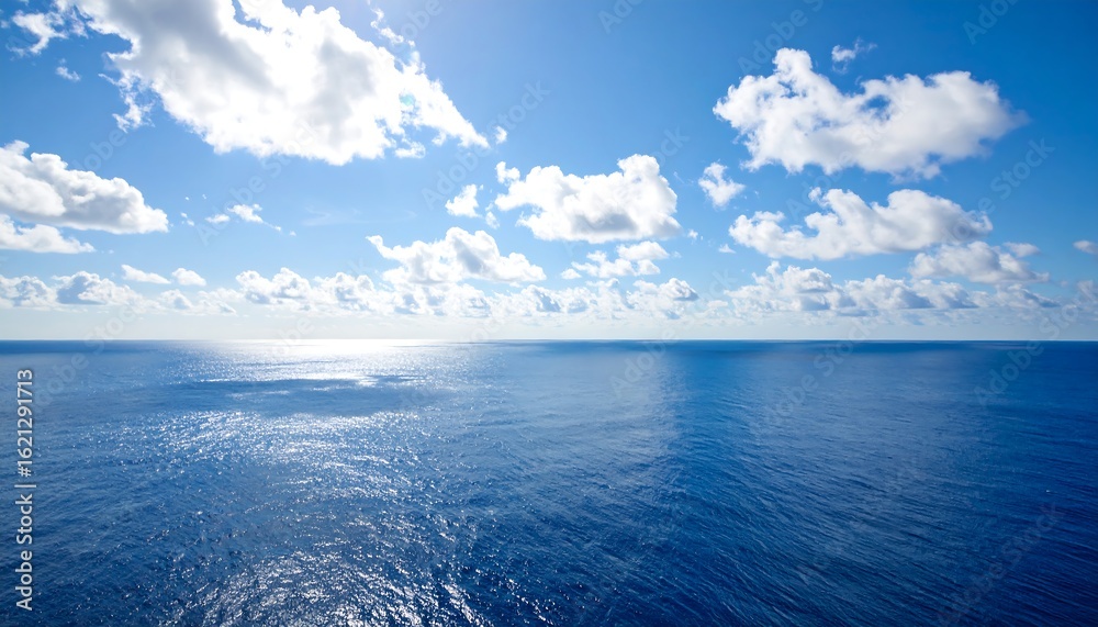 Obraz premium Vast ocean under a clear sky