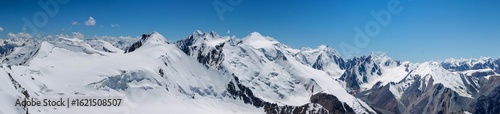 Fotografía Panorama landscape of high altitude snow mountains of Tian Shan on border of Kyrgyzstan and China