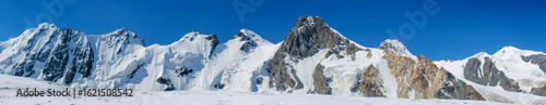 Fotografía Panorama landscape of high altitude snow mountains of Tian Shan on border of Kyrgyzstan and China