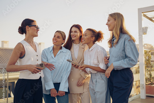 Bilde på lerret A group of diverse women is engaging in a lively and meaningful conversation out
