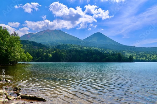神秘の湖  オンネトー（北海道・足寄郡足寄町）