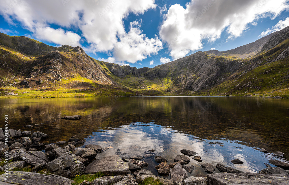 Fototapeta premium lake in the mountains