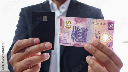pagar con tarjeta o efectivo, invertir, inflación