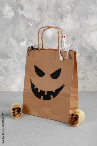 Shopping bag with decoratio...