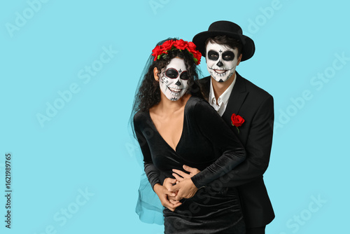Young couple dressed for Ha...