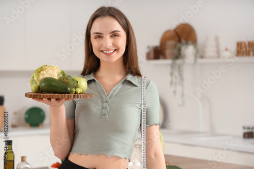 Young woman with healthy fo...