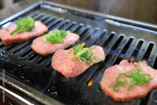 黒毛和牛牛タン焼肉