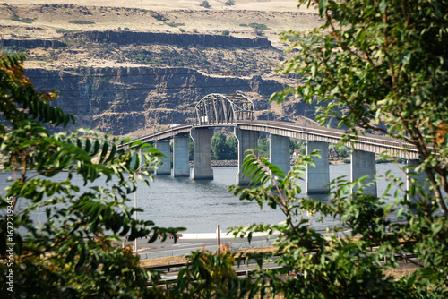 Fototapeta Naklejka Na Ścianę i Meble -  Bridge over Columbia River at Washington State and Oregon border