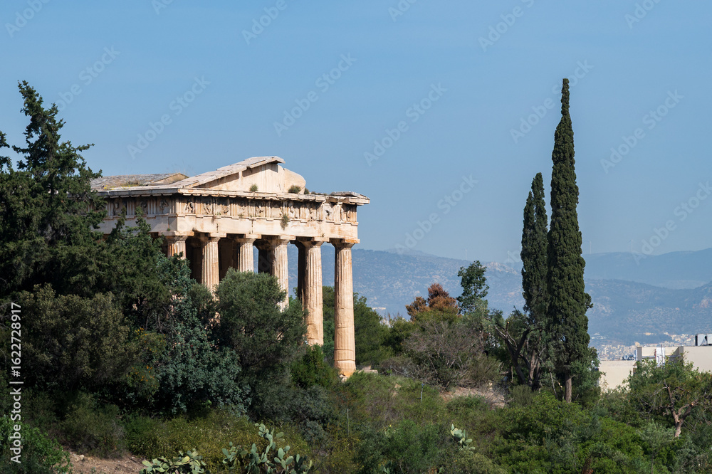 Obraz premium Temple of Hephaestus, located in the Ancient Agora site, in Athens, Greece