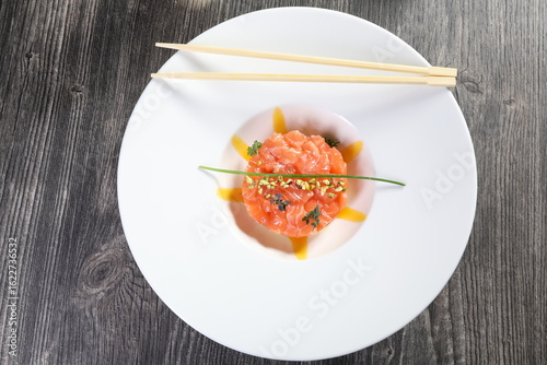 Canvastavla tartare mozzarella uova salsiccia formaggi contorni sushi frittatine ostriche ta