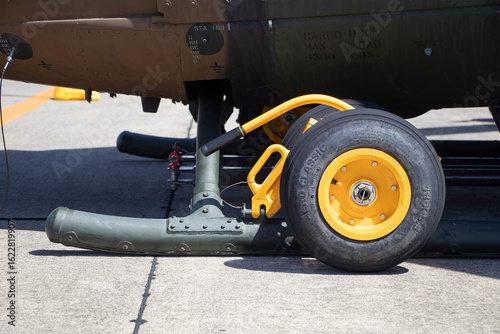 ヘリコプターのハンドリングホイール