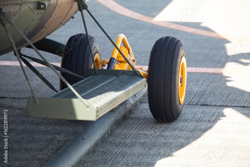 ヘリコプターのハンドリングホイール