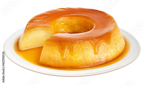 prato com pudim de leite condensando com calda de caramelo isolado em fundo transparente