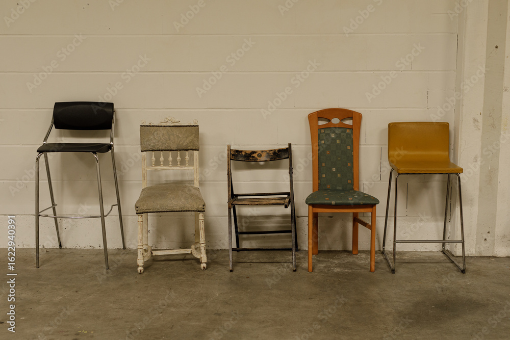 Obraz premium Variety of chairs, bar stools, and seating options. Perfect for interior design or home decor.