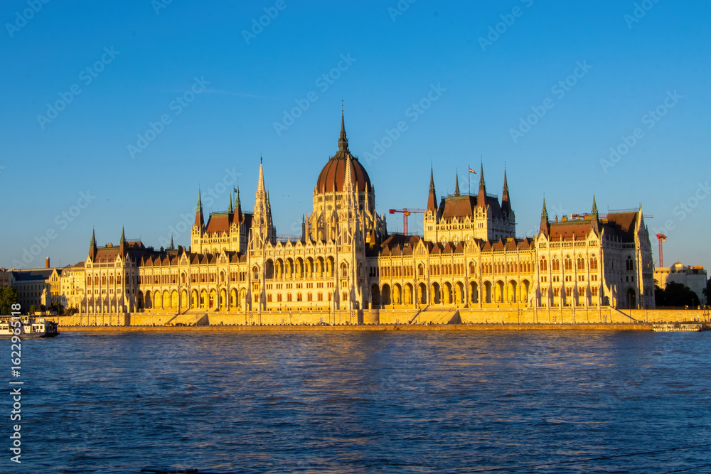 Obraz premium Hungarian Parliament in Budapest, a stunning architectural landmark and one of the most beautiful buildings in the capital.