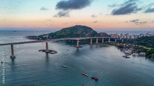 Fotografia Ponte Deputado Darcy Castello de Mendonça, tambem conhecida como terceira Ponte, ligando Vitoria a Vila Velha, no Espirito Santo, Brasil