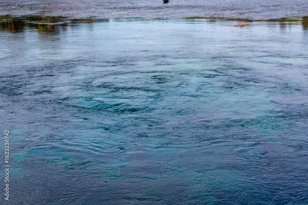 Obraz premium Tranquil Water Surface with Gentle Ripples