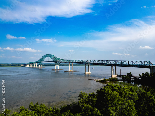 Valokuva Aerial photo of Pont Laviolette bridge under clear blue sky on sunny day