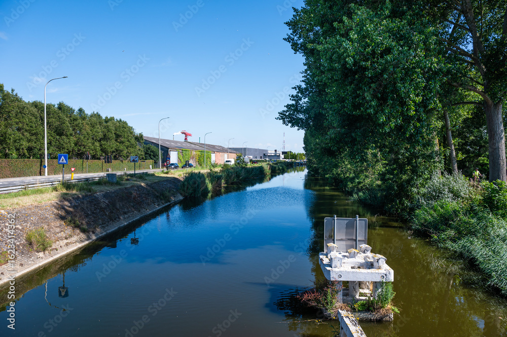Obraz premium The canal Nieuwpoort Dunkerque in Veurne, West Flemish Region, Belgium