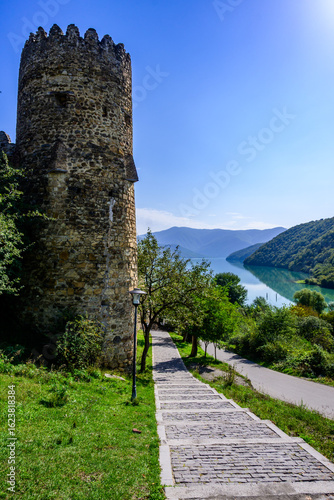 Foto Ananuri fortress complex, Georgia, on Aragvi River