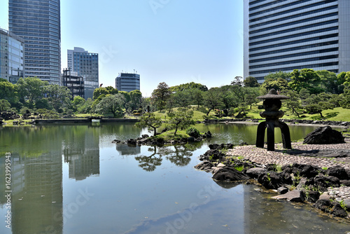 東京・浜松町の旧芝離宮恩賜庭園