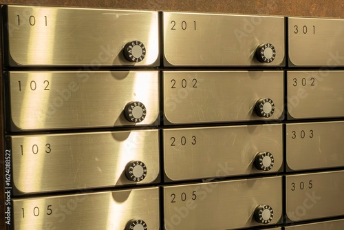 ビルやマンションの集合ポスト