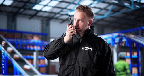 Cuadro en lienzo Male Security Manager Safeguarding Inventory